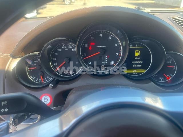 Photo 5 of 2018 PORSCHE CAYENNE N/A (VIN WP1AA2A26JKA00392)