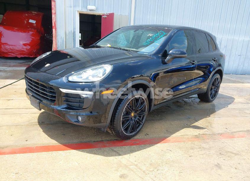Photo 2 of 2016 Porsche Cayenne N/A (VIN WP1AA2A27GKA14200)