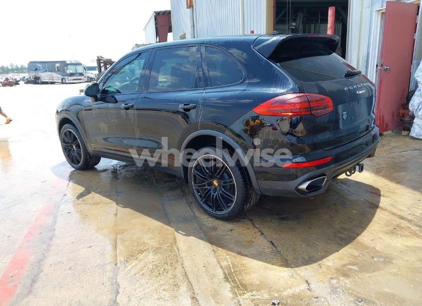 Photo 3 of 2016 Porsche Cayenne N/A (VIN WP1AA2A27GKA14200)