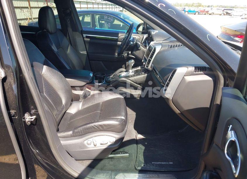 Photo 5 of 2016 Porsche Cayenne N/A (VIN WP1AA2A27GKA14200)