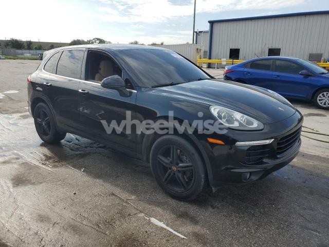 2016 PORSCHE CAYENNE N/A (VIN WP1AA2A27GLA11131) main photo