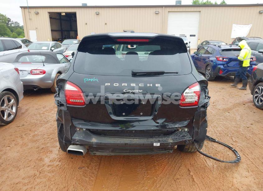 Photo 17 of 2014 Porsche Cayenne PLATINUM EDITION (VIN WP1AA2A28ELA93500)