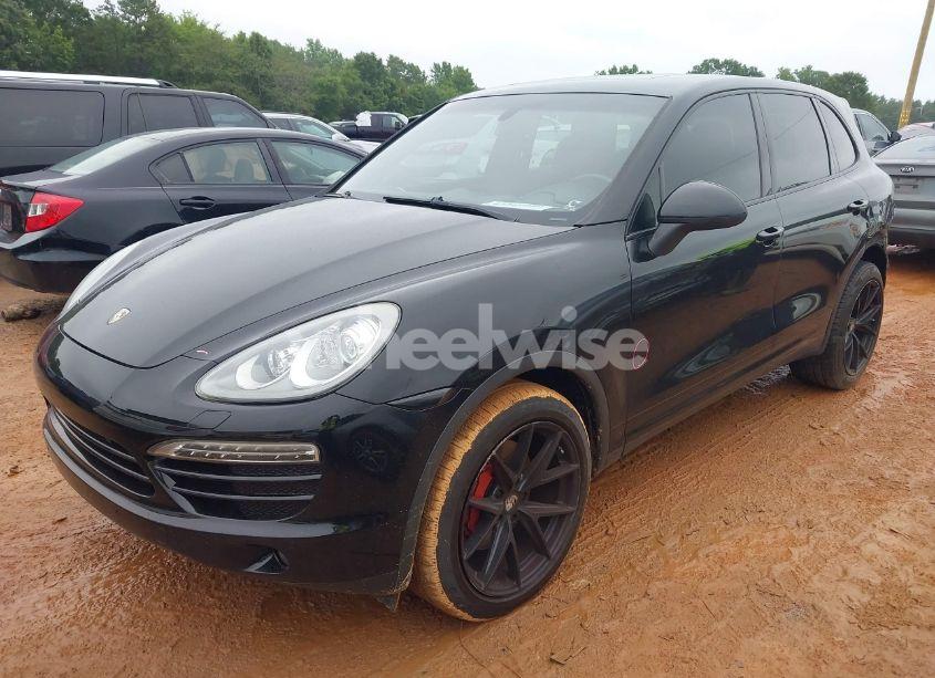 Photo 2 of 2014 Porsche Cayenne PLATINUM EDITION (VIN WP1AA2A28ELA93500)