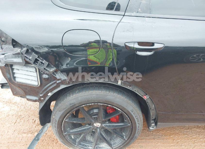 Photo 20 of 2014 Porsche Cayenne PLATINUM EDITION (VIN WP1AA2A28ELA93500)