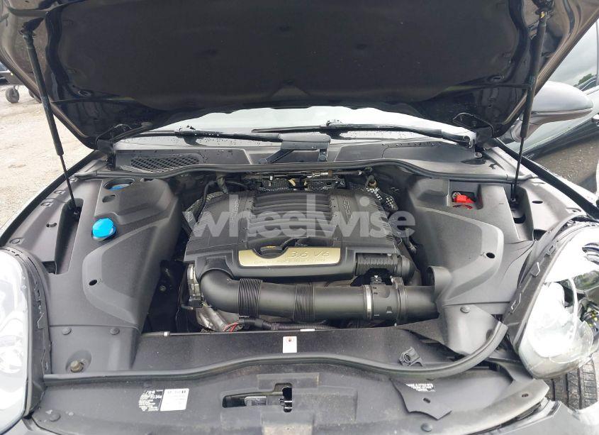 Photo 10 of 2016 Porsche Cayenne N/A (VIN WP1AA2A28GLA10621)