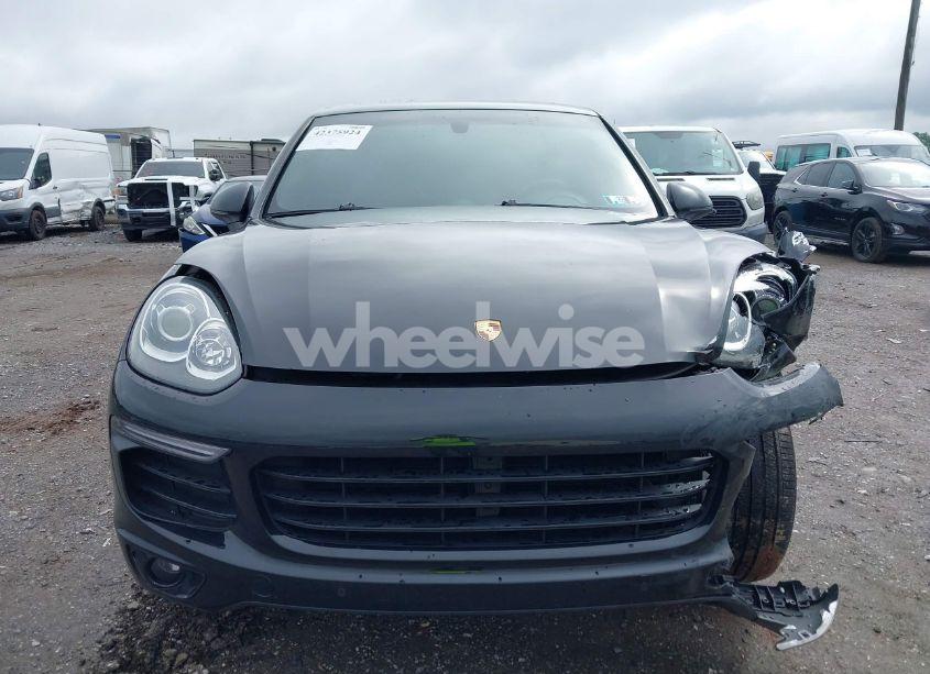 Photo 12 of 2016 Porsche Cayenne N/A (VIN WP1AA2A28GLA10621)