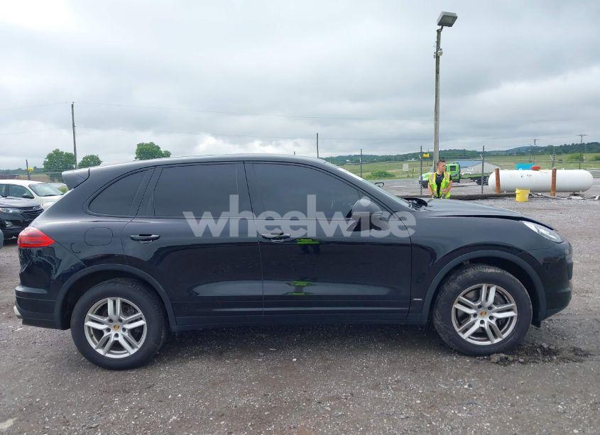Photo 13 of 2016 Porsche Cayenne N/A (VIN WP1AA2A28GLA10621)