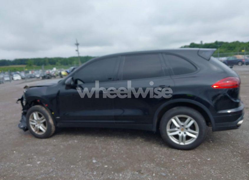 Photo 14 of 2016 Porsche Cayenne N/A (VIN WP1AA2A28GLA10621)
