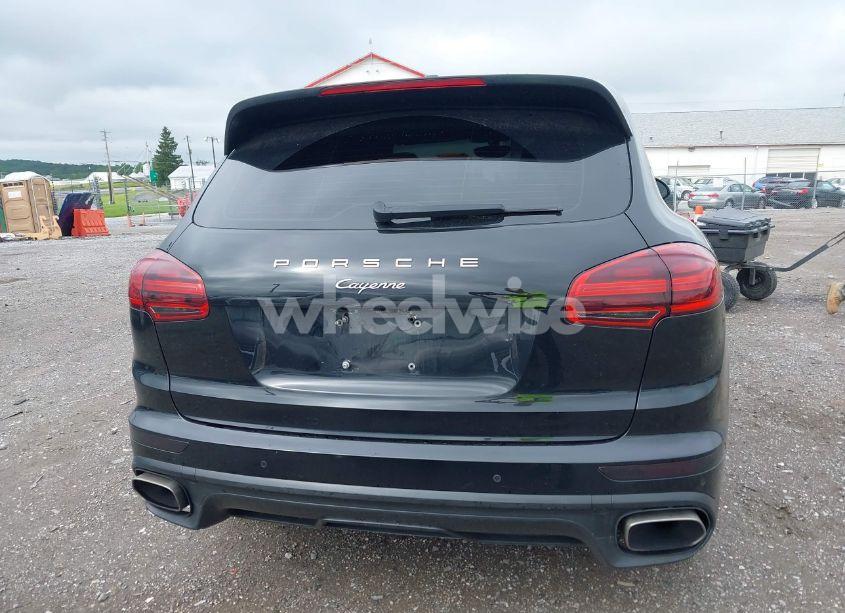 Photo 16 of 2016 Porsche Cayenne N/A (VIN WP1AA2A28GLA10621)