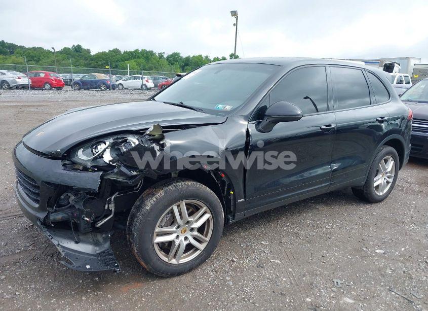 Photo 2 of 2016 Porsche Cayenne N/A (VIN WP1AA2A28GLA10621)