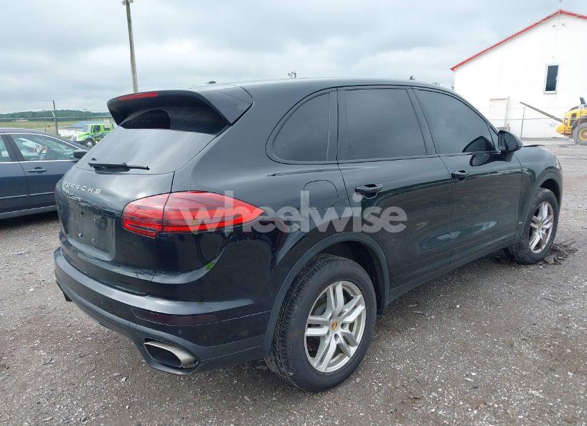 Photo 4 of 2016 Porsche Cayenne N/A (VIN WP1AA2A28GLA10621)