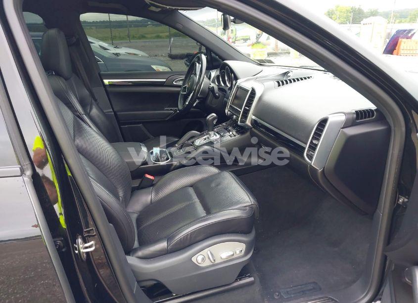 Photo 5 of 2016 Porsche Cayenne N/A (VIN WP1AA2A28GLA10621)