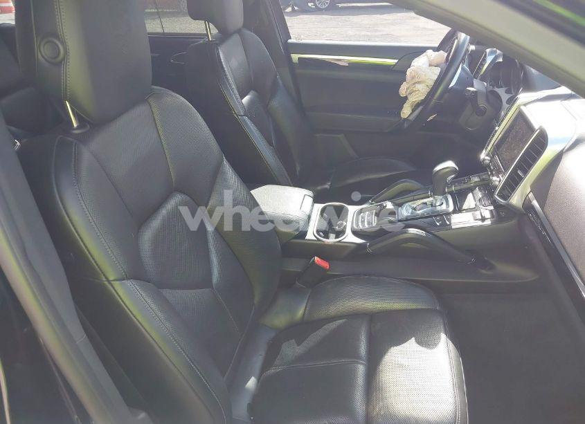 Photo 5 of 2017 Porsche Cayenne PLATINUM EDITION (VIN WP1AA2A28HKA86217)