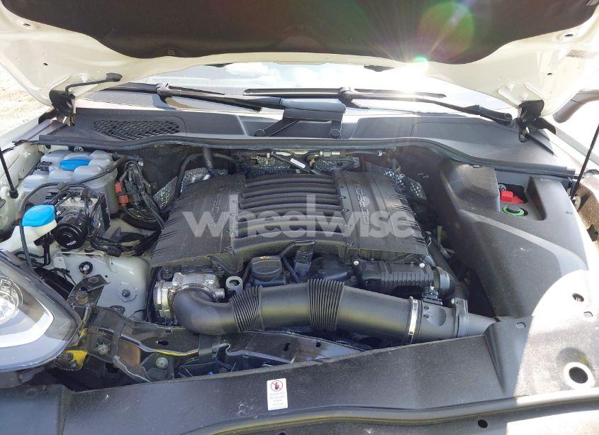 Photo 10 of 2018 Porsche Cayenne PLATINUM EDITION (VIN WP1AA2A28JKA02807)