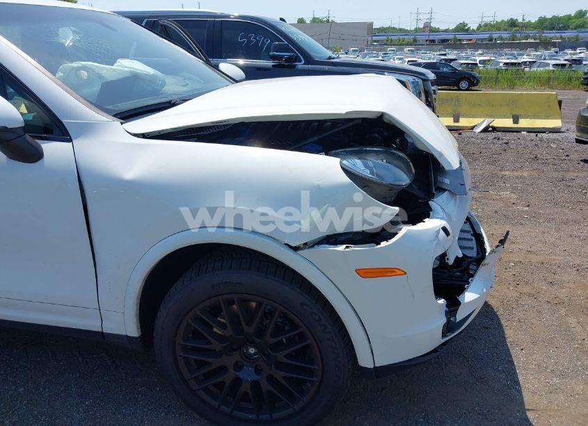 Photo 17 of 2018 Porsche Cayenne PLATINUM EDITION (VIN WP1AA2A28JKA02807)