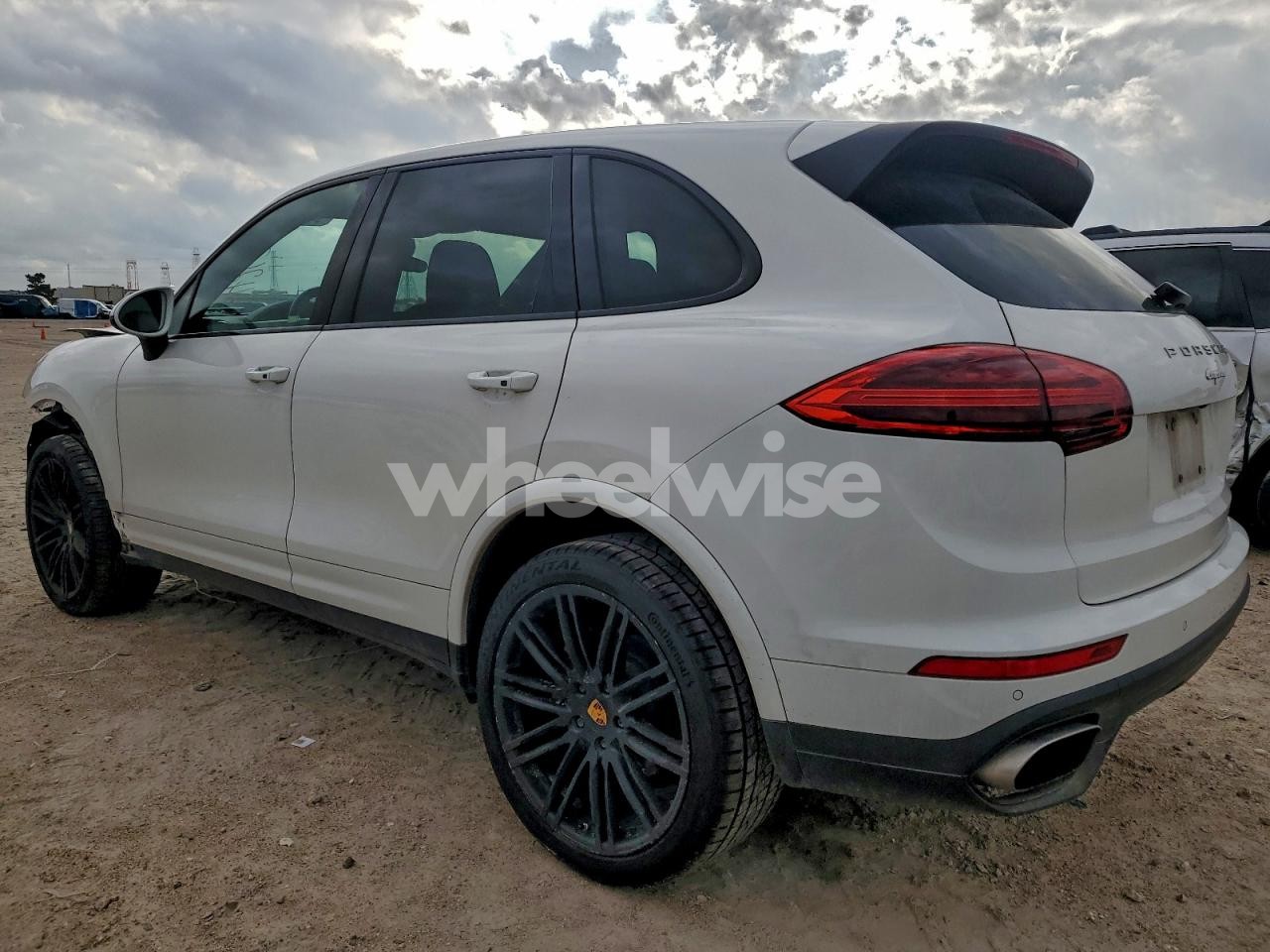Photo 2 of 2018 PORSCHE CAYENNE (VIN WP1AA2A2XJKA02968)