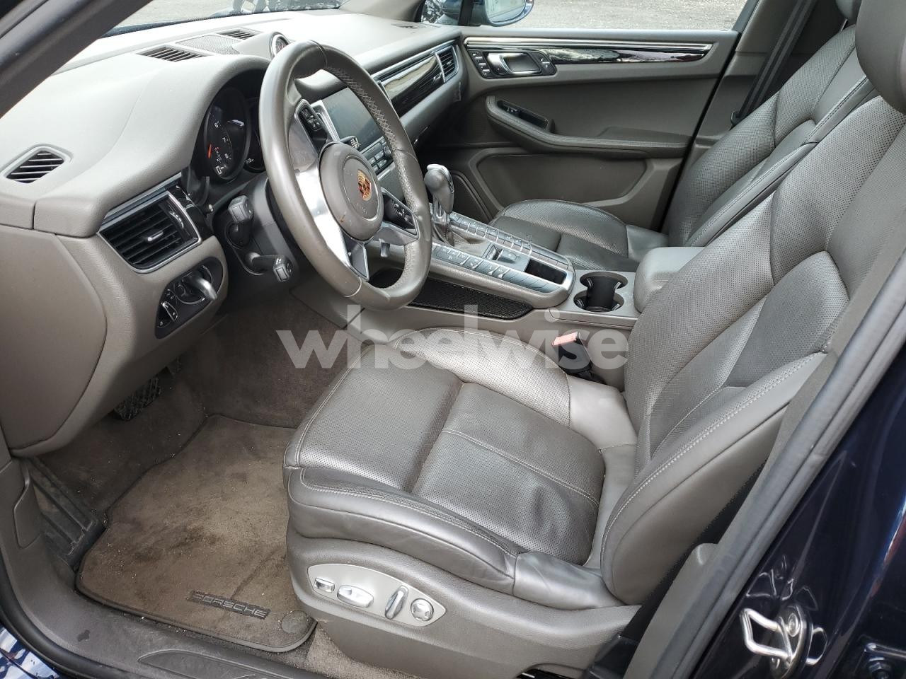 Photo 7 of 2017 PORSCHE MACAN (VIN WP1AA2A50HLB80791)