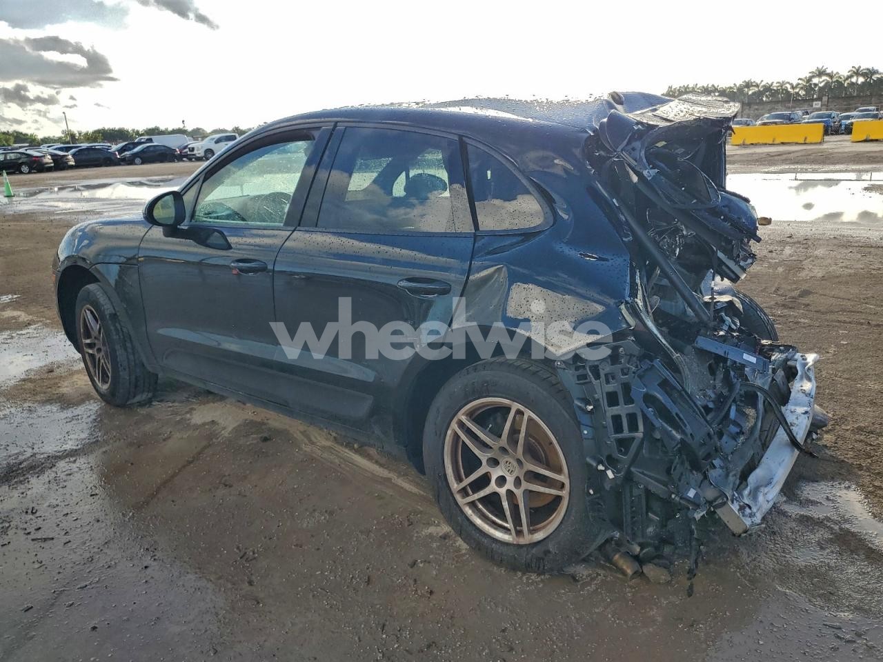 Photo 2 of 2020 PORSCHE MACAN (VIN WP1AA2A50LLB01760)