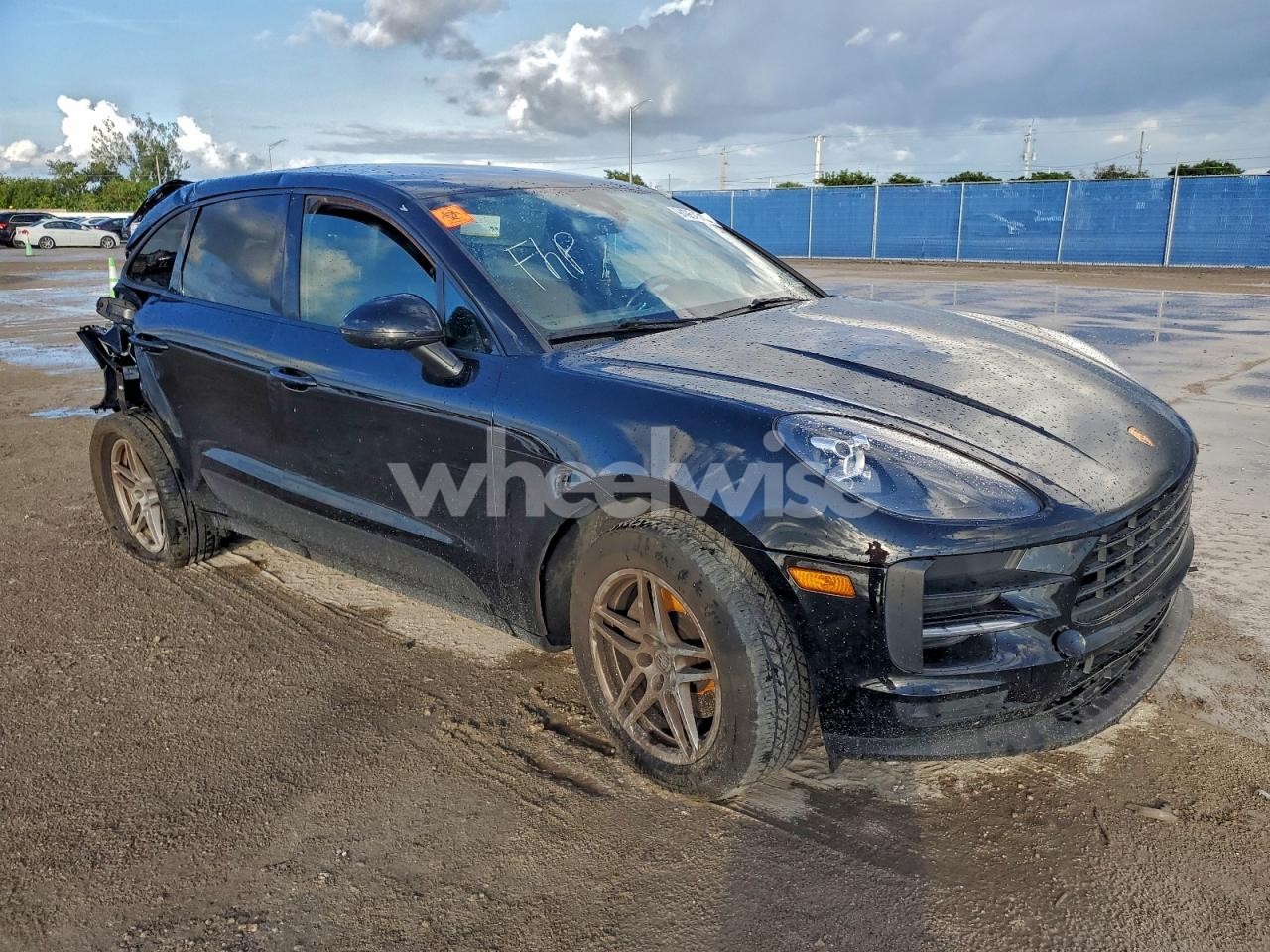 Photo 4 of 2020 PORSCHE MACAN (VIN WP1AA2A50LLB01760)