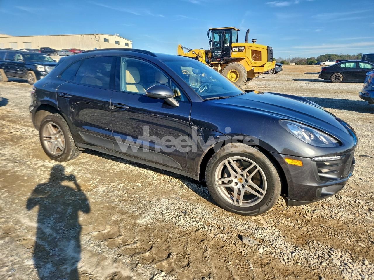 Photo 4 of 2017 PORSCHE MACAN (VIN WP1AA2A52HLB00133)