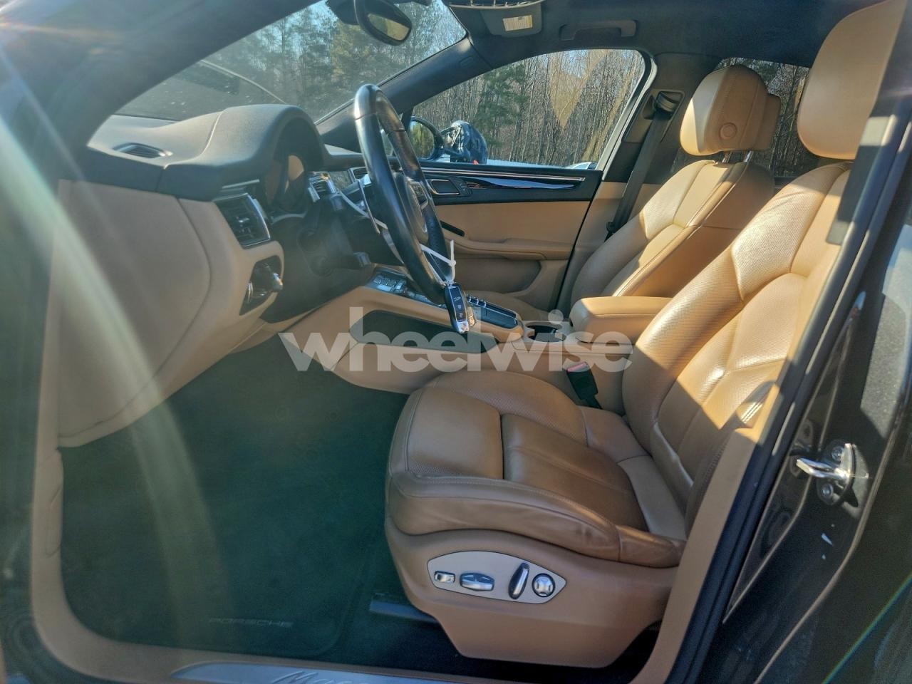 Photo 7 of 2017 PORSCHE MACAN (VIN WP1AA2A52HLB00133)