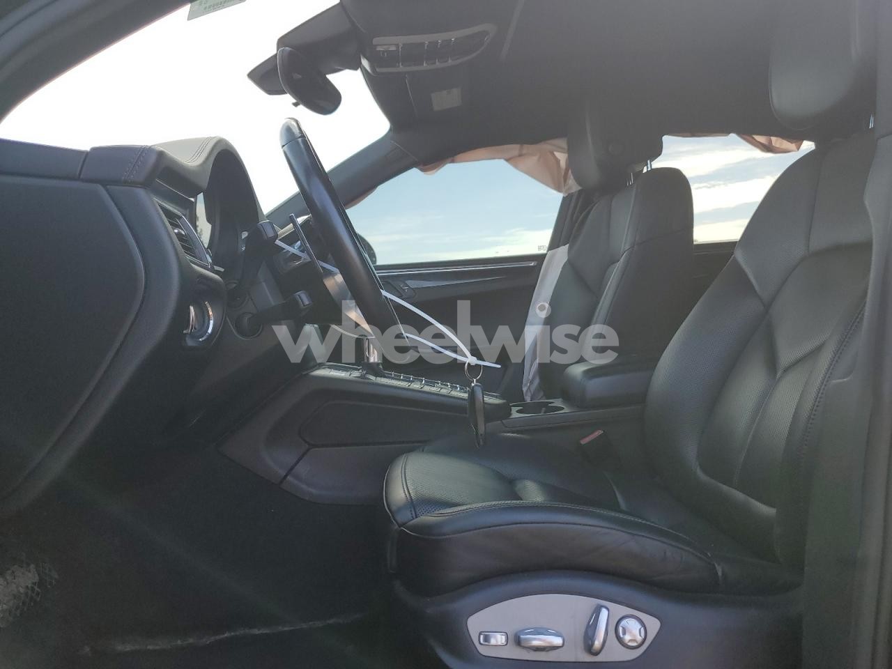 Photo 7 of 2017 PORSCHE MACAN (VIN WP1AA2A53HLB03395)