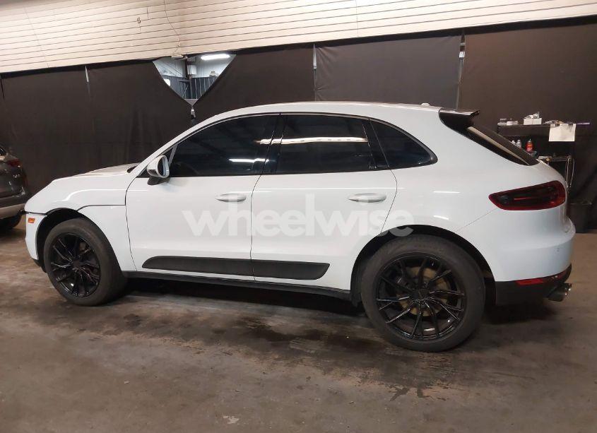Photo 15 of 2018 Porsche Macan N/A (VIN WP1AA2A53JLB21210)