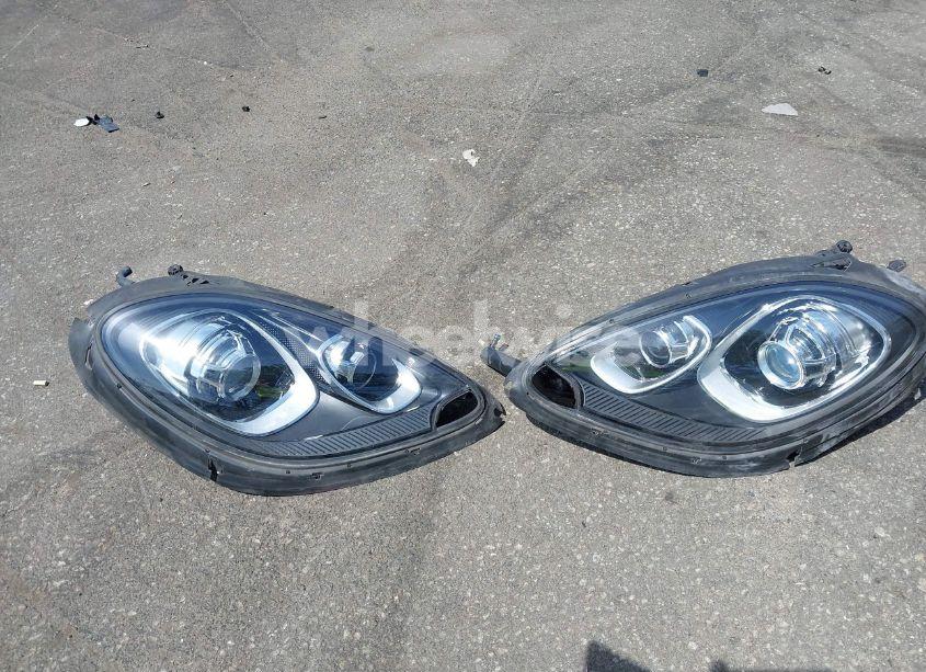 Photo 19 of 2018 Porsche Macan N/A (VIN WP1AA2A53JLB21210)