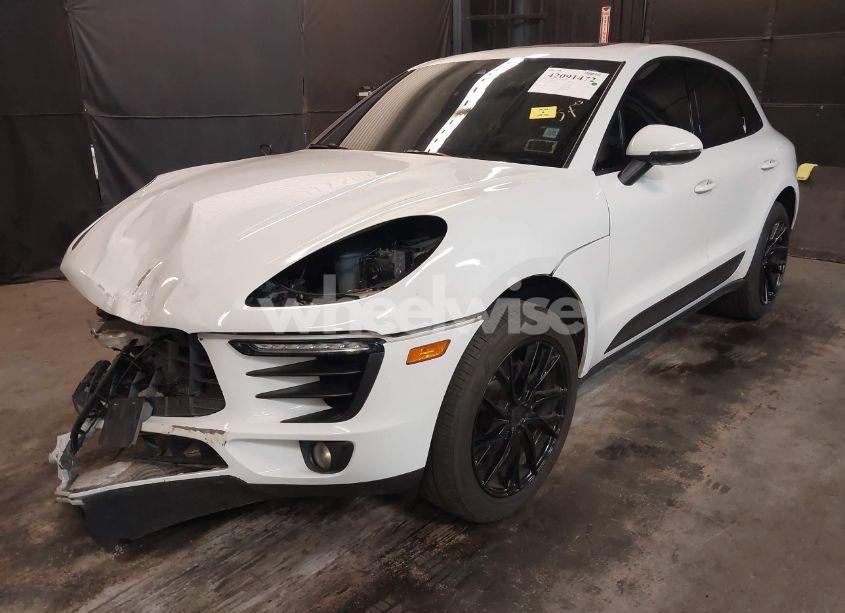Photo 2 of 2018 Porsche Macan N/A (VIN WP1AA2A53JLB21210)
