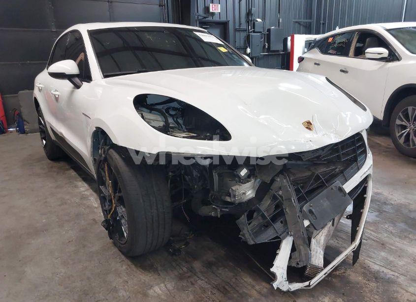 Photo 6 of 2018 Porsche Macan N/A (VIN WP1AA2A53JLB21210)