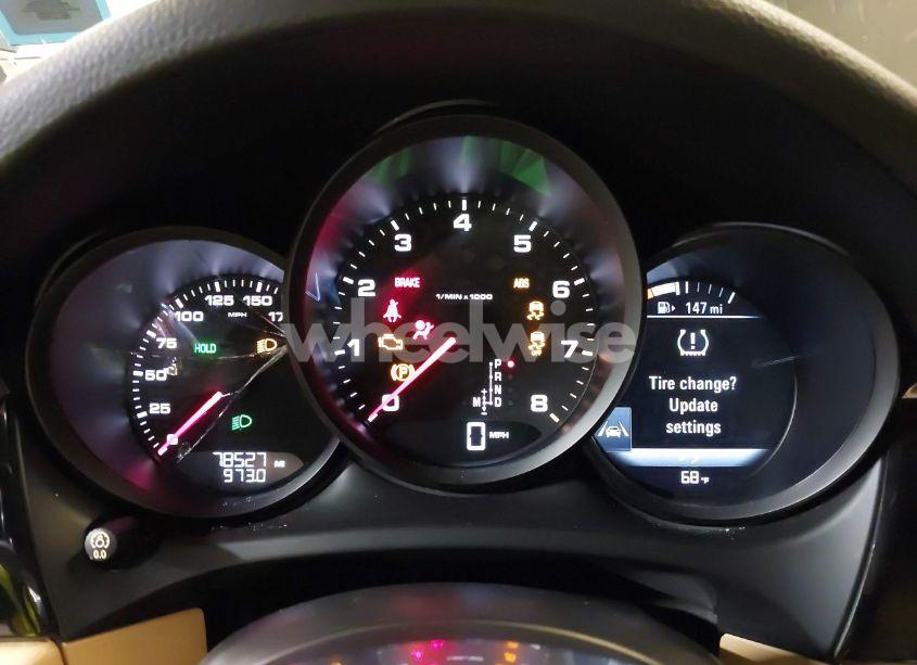 Photo 7 of 2018 Porsche Macan N/A (VIN WP1AA2A53JLB21210)