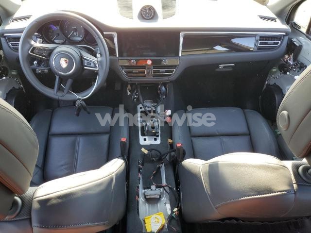 Photo 8 of 2024 PORSCHE MACAN BASE N/A (VIN WP1AA2A56RLB19477)