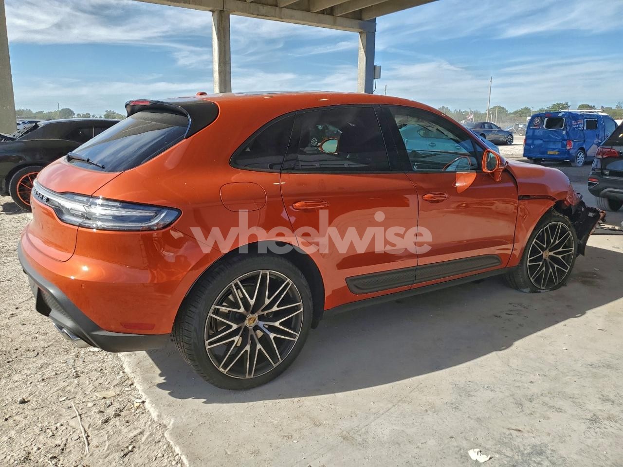 Photo 3 of 2025 PORSCHE MACAN BASE (VIN WP1AA2A56SLB11871)