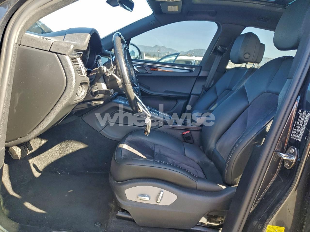 Photo 7 of 2020 PORSCHE MACAN (VIN WP1AA2A58LLB12697)