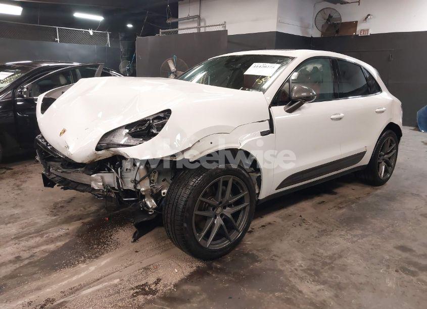 Photo 2 of 2024 Porsche Macan BASE (PDK)/T (VIN WP1AA2A59RLB10479)