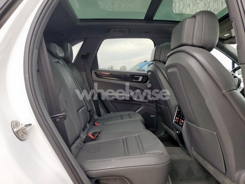Photo 6 of 2021 PORSCHE CAYENNE N/A (VIN WP1AA2AY1MDA06839)