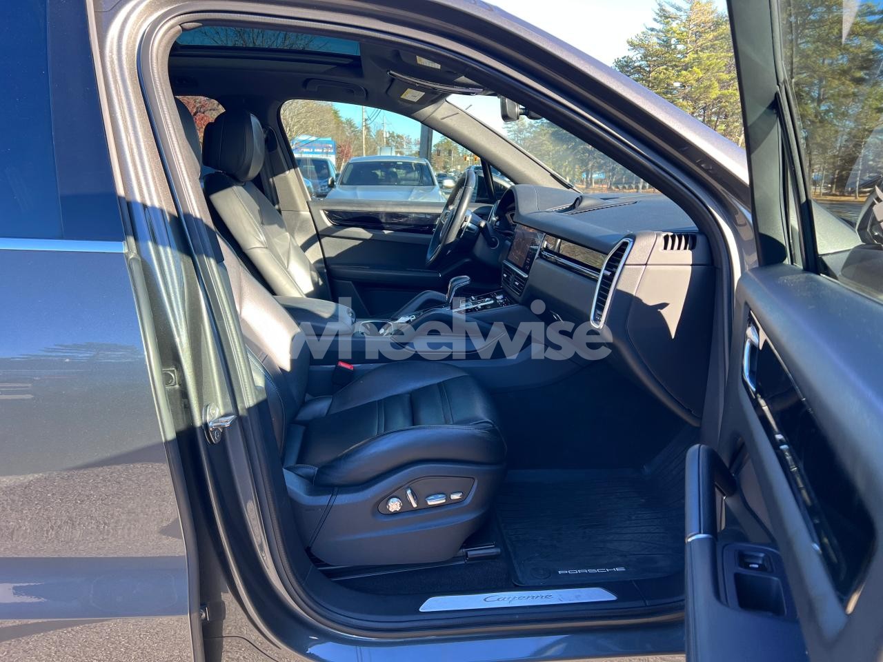 Photo 5 of 2020 PORSCHE CAYENNE N/A (VIN WP1AA2AY3LDA09949)