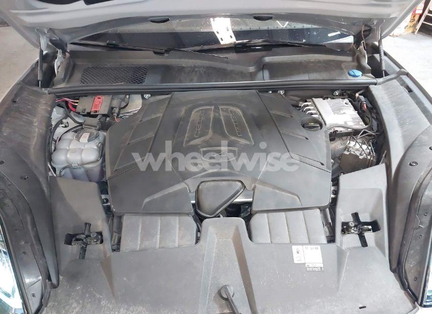 Photo 10 of 2024 Porsche Cayenne N/A (VIN WP1AA2AY5RDA01585)