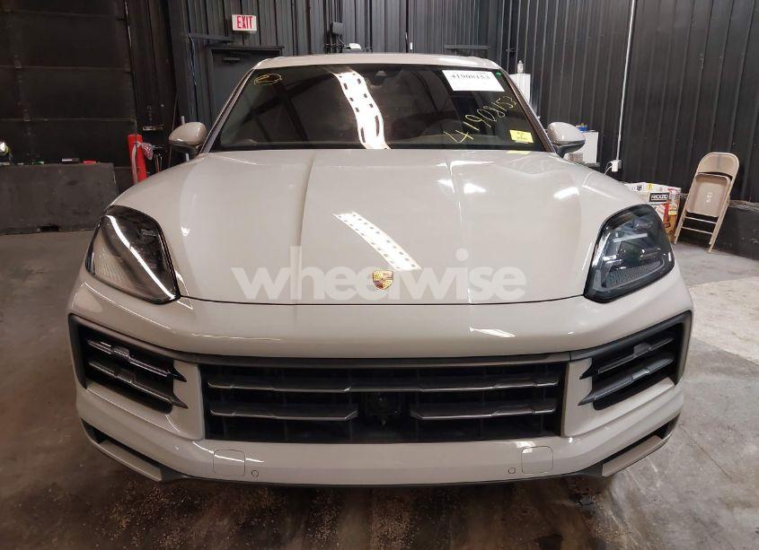 Photo 12 of 2024 Porsche Cayenne N/A (VIN WP1AA2AY5RDA01585)