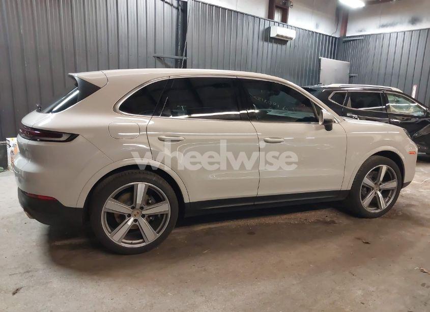 Photo 13 of 2024 Porsche Cayenne N/A (VIN WP1AA2AY5RDA01585)
