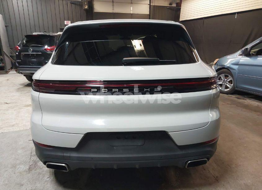 Photo 16 of 2024 Porsche Cayenne N/A (VIN WP1AA2AY5RDA01585)