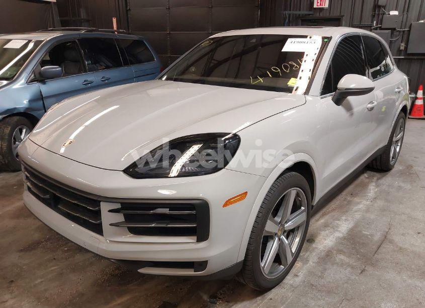 Photo 2 of 2024 Porsche Cayenne N/A (VIN WP1AA2AY5RDA01585)