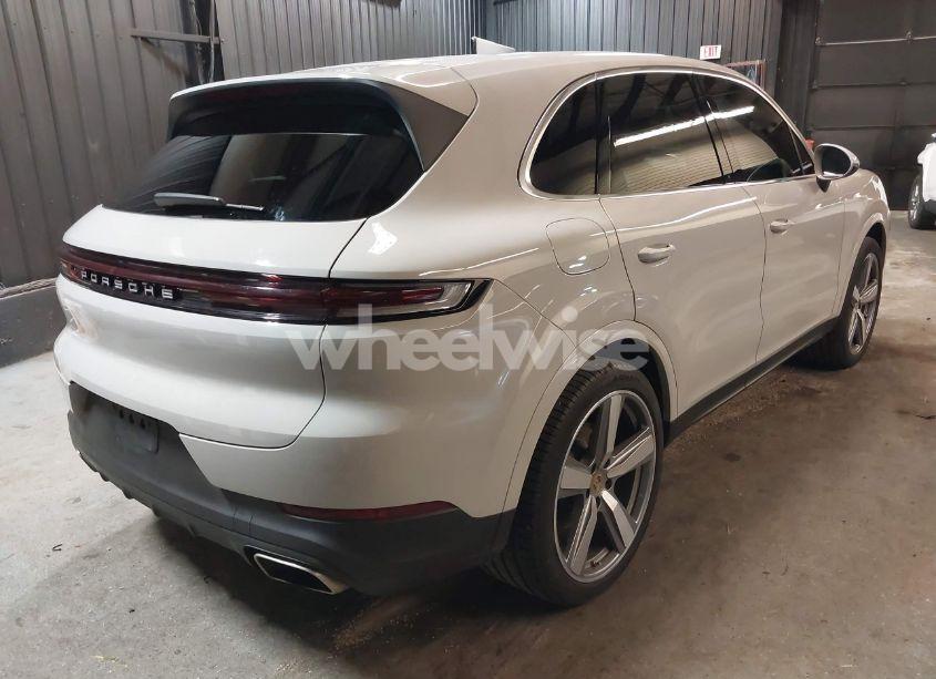 Photo 4 of 2024 Porsche Cayenne N/A (VIN WP1AA2AY5RDA01585)
