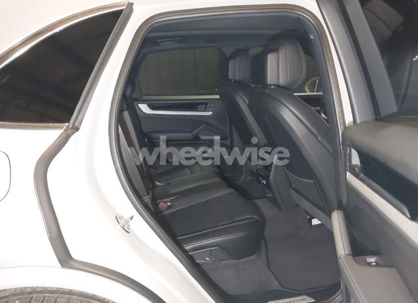 Photo 8 of 2024 Porsche Cayenne N/A (VIN WP1AA2AY5RDA01585)