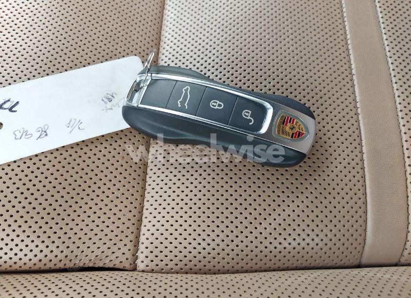 Photo 11 of 2019 Porsche Cayenne N/A (VIN WP1AA2AY6KDA01777)