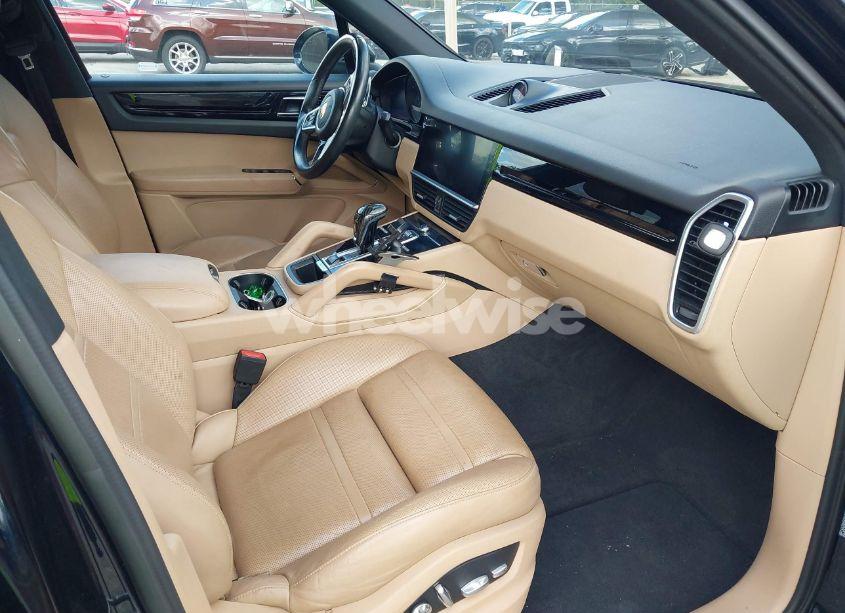 Photo 5 of 2019 Porsche Cayenne N/A (VIN WP1AA2AY6KDA01777)