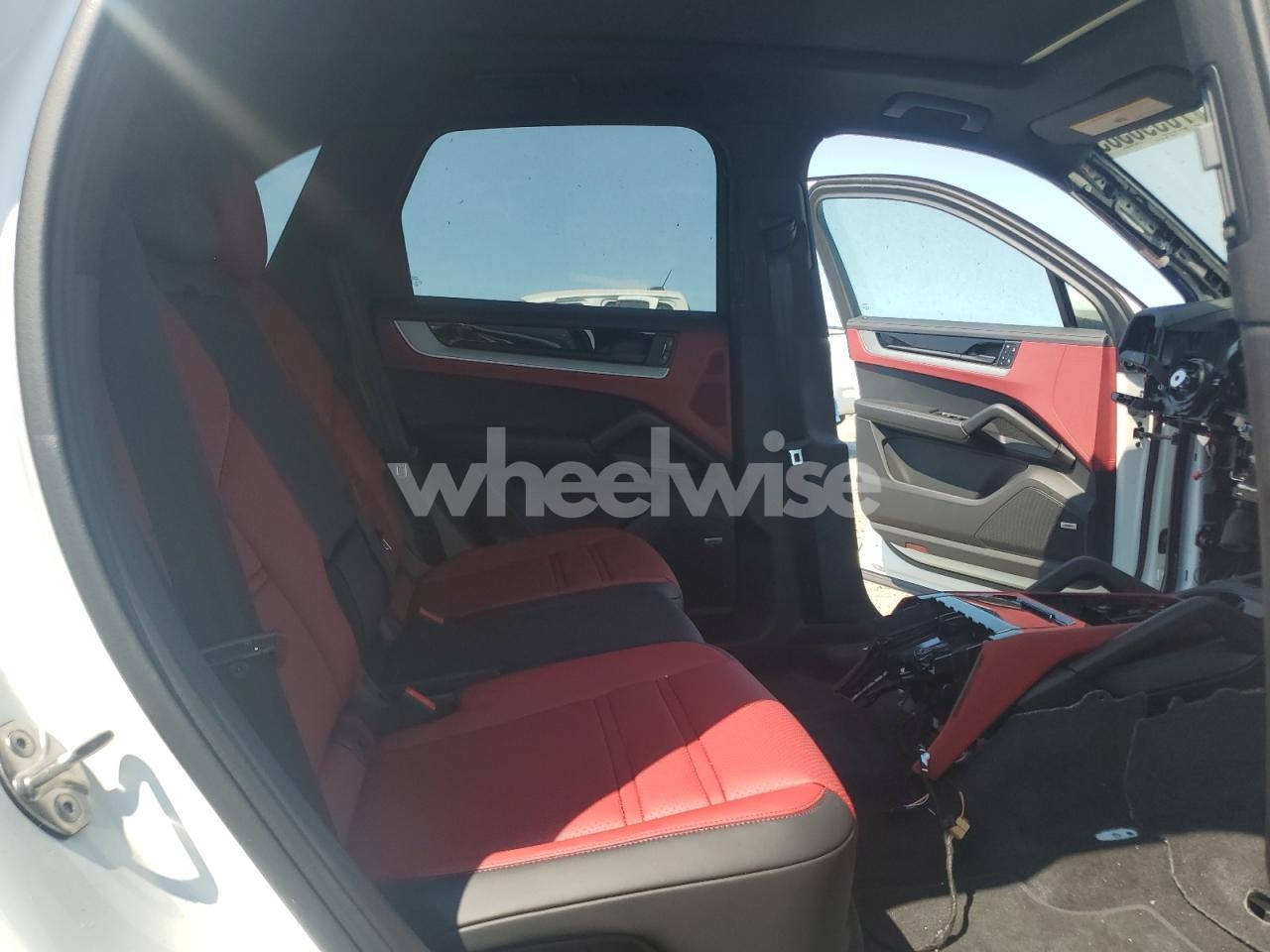 Photo 11 of 2024 PORSCHE CAYENNE N/A (VIN WP1AA2AY6RDA12143)