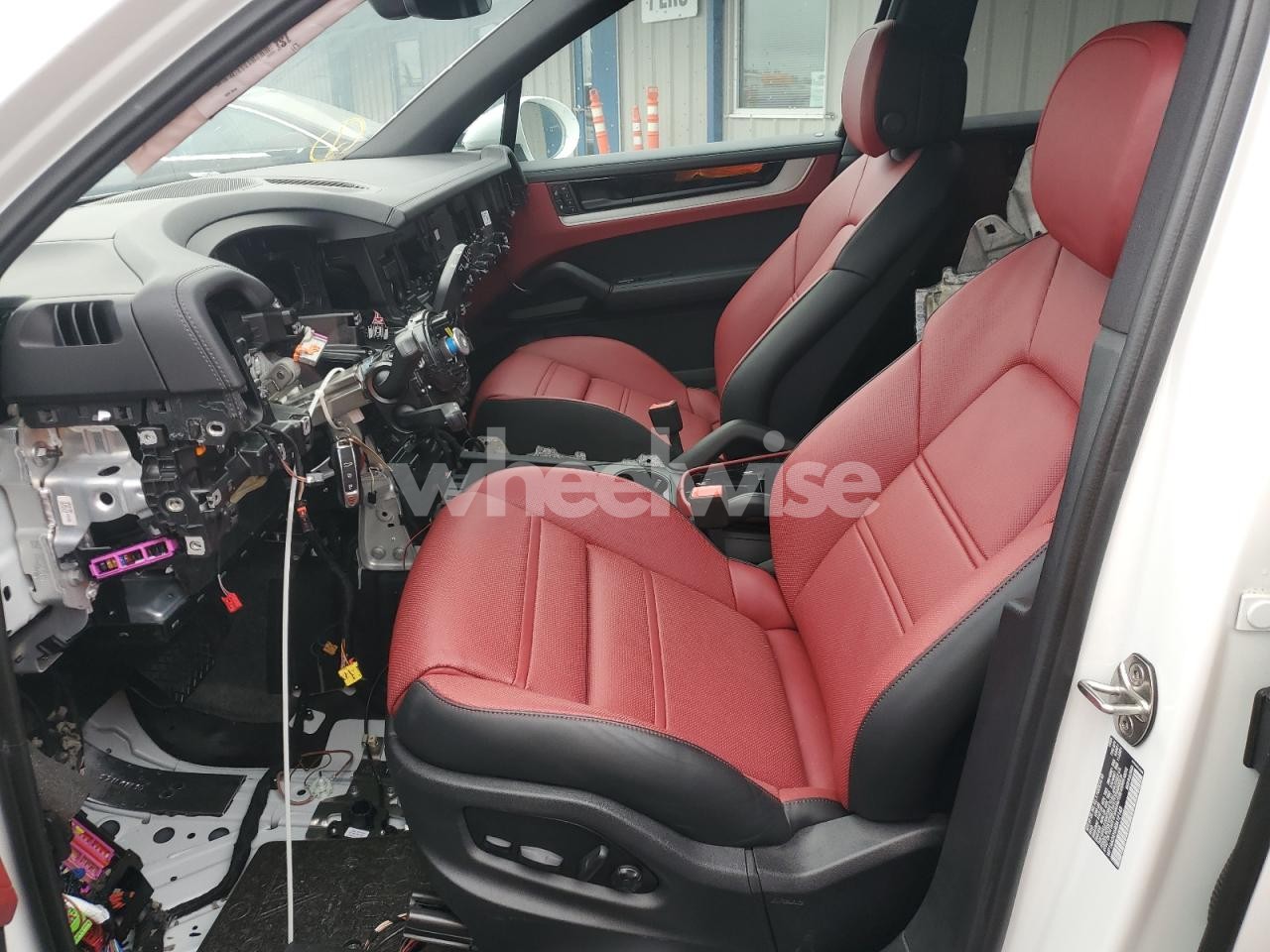 Photo 7 of 2024 PORSCHE CAYENNE N/A (VIN WP1AA2AY6RDA12143)