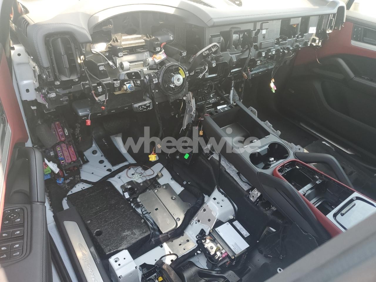 Photo 8 of 2024 PORSCHE CAYENNE N/A (VIN WP1AA2AY6RDA12143)