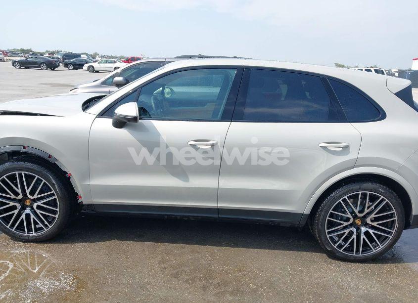 Photo 15 of 2024 Porsche Cayenne N/A (VIN WP1AA2AY8RDA12516)